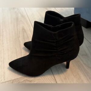 Women’s Size 7M Kelly & Katie ARINA Black Heeled Booties